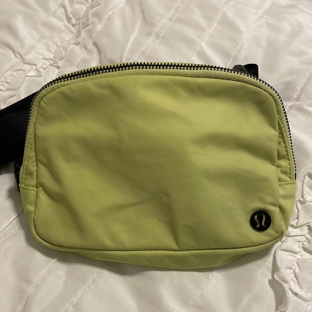 Lululemon Everywhere Belt Bag OG - Lemon Vibe